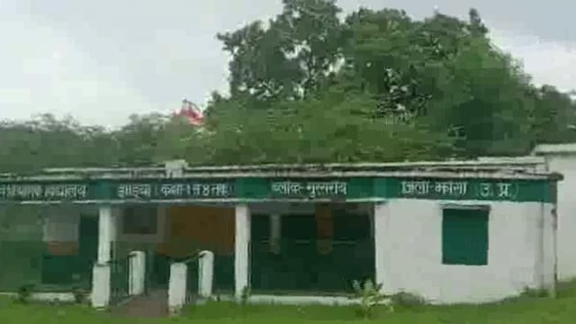 डोडिया प्राथमिक विद्यालय में उड़ाई गई राष्ट्रीय ध्वज की धज्जियां विद्यालय की छत पर देखने को मिला उल्टा राष्ट्रीय ध्वज,
ग