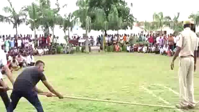 जिला कारागार कौशांबी में रस्सा खीचने को लेकर हुआ खेल