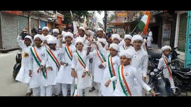 मदरसे के छात्रों ने निकली तिरंगा यात्रा लागये भारत माता जय जय कार के नारे#अमृतमहोत्सव