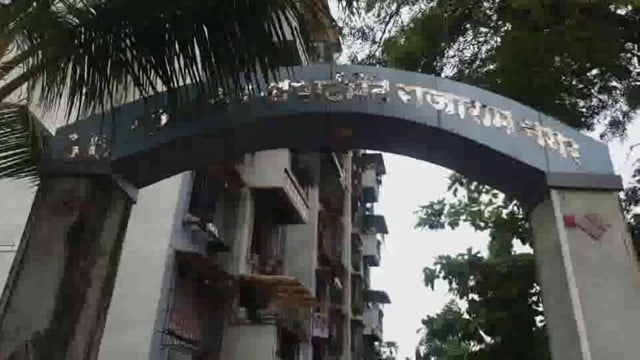 न्यू रविंद्र अपार्टमेंट्स 15 अगस्त को झंडा वादन किया