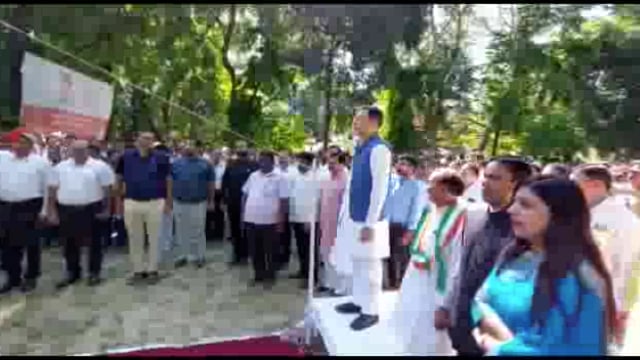 लखीमपुर खीरी (यूपी) पीडब्ल्यूडी मंत्री जितिन प्रसाद ने लखीमपुर खीरी कलेक्ट्रेट पहुंचकर किया ध्वजारोहण