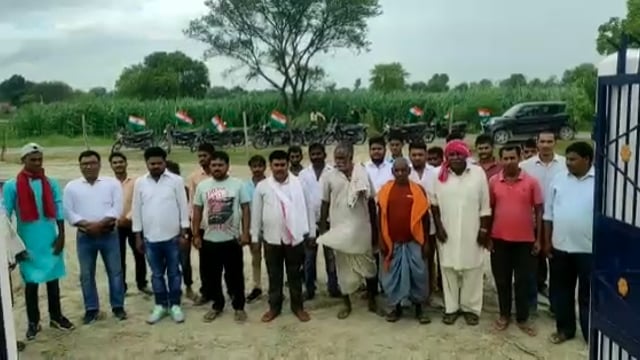 वजीरगंज के परमापुर में 75 वें स्वतंत्रता दिवस पर प्रधान अशोक तिवारी ने देश की एकता व अखंडता बनाये रखने का दिलाया संकल्प