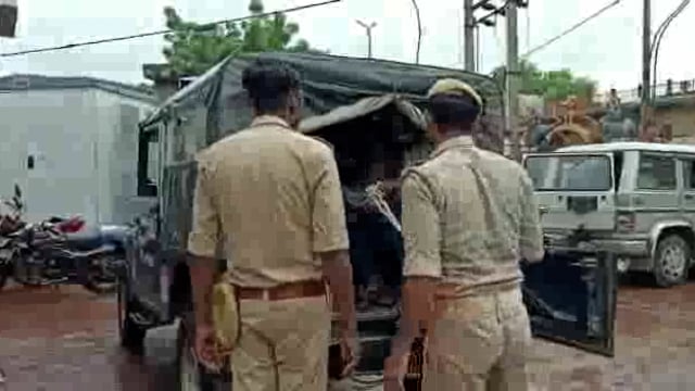 शहर कोतवाली पुलिस ने 4 चोरों को चोरी के माल एवं अवैध तमंचों सहित किया गिरफ्तार