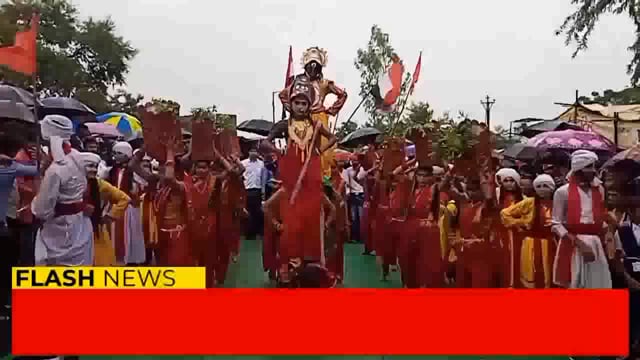 स्व.सीताबाई शेंडे विद्यालय सिंदेवाही येथील विद्यार्थिनींनी प्रस्तुत केले नृत्य. 