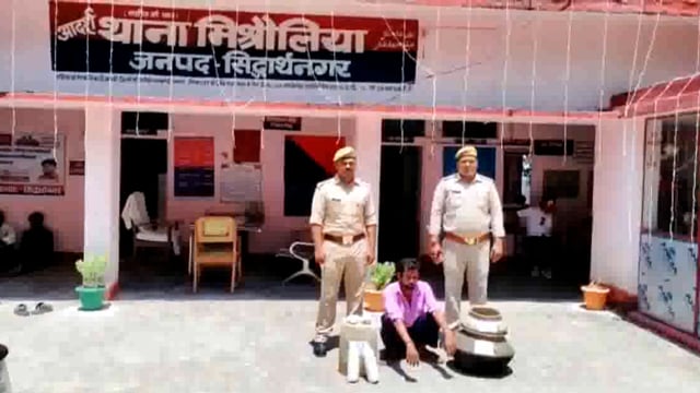 मिश्रौलिया पुलिस ने 1 नफर अभियुक्त को धारा 60/2 आबकारी अधिनियम व धारा 272 IPC में गिरफ्तार कर न्यायिक हिरासत में भेजा ।