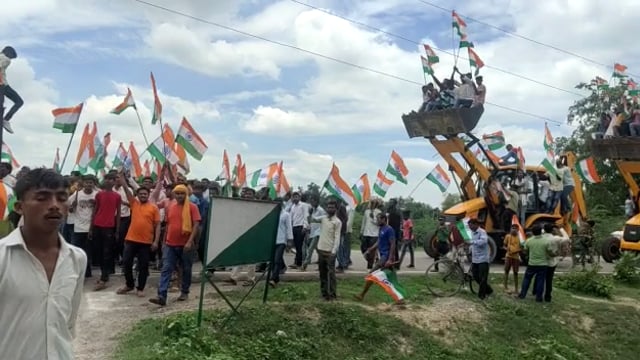 प्रतापगढ़ जिले के बिहार ब्लॉक के रोर ग्राम सभा के प्रधान प्रतिनिधि संतोष पांडे की ऐतिहासिक तिरंगा यात्रा हुई संपन्न