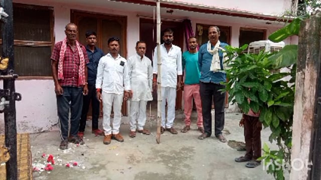 स्वतंत्रता दिवस की हर तरफ धूम घरों पर भी फहराया गया तिरंगा झंडा