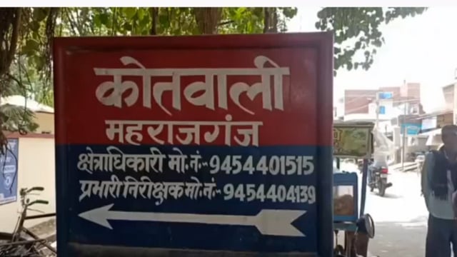 कोतवाली पुलिस द्वारा निकाली गई तिरंगा यात्रा का लोगों ने पुष्प वर्षा कर किया जगह-जगह स्वागत।