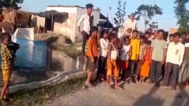 नहर विभाग की लापरवाही से चंद्र पिया गांव के कुछ घर बने टापू झील में तब्दील हुए खेत