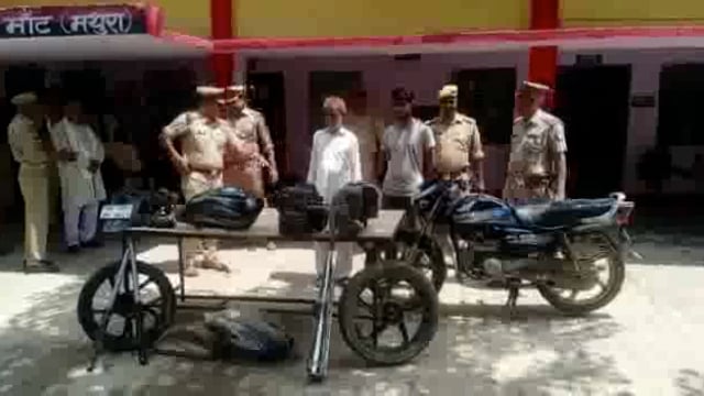 चोरी की बाइक समेत पिता-पुत्र गिरफ्तार