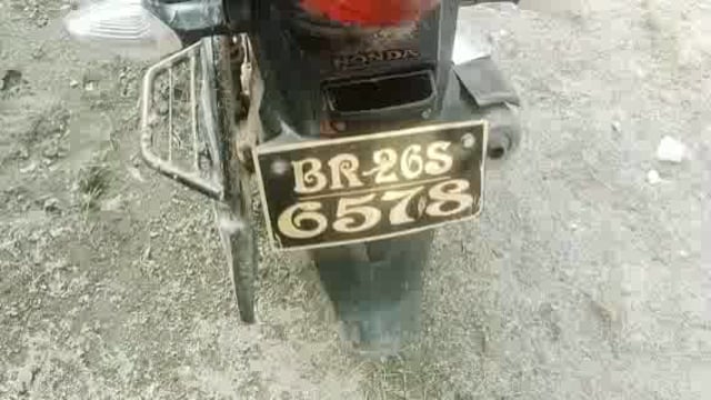 मदनपुर पुलिस ने गोलू लाईन होटल के पास से 40 लीटर महुआ शराब के साथ एक बाइक की जब्त,धंधेबाज फरार#crime 