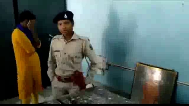 गेस्ट हाउस में संचालित फर्जी थाना चला रहे! दो फर्जी पुलिस समेत पांच गिरफ्तार 