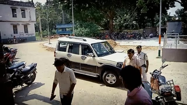 प्रखंड मुख्यालय स्थित सभागार में मतदाता सूची में आधार सीडिंग कराने हेतु एडीएम की अध्यक्षता में बीएलओ की बैठक की गई