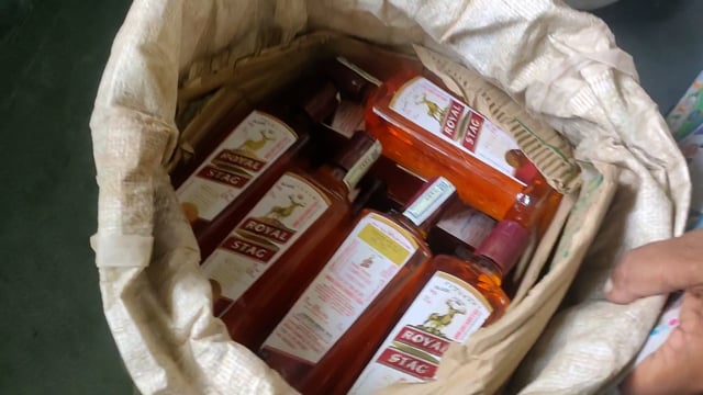 सजुआ गांव में लावारिश कार से 24 बोतल विदेशी शराब एवं कार को पुलिस ने किया जब्त