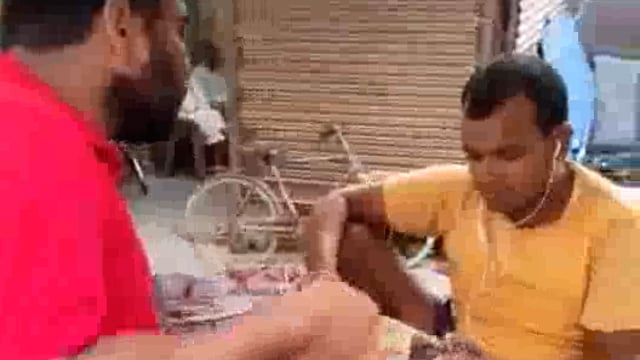 पेपर को बनाया कैरी बैग,दिया संदेश