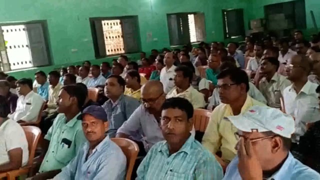 चुनाव को लेकर जिलाधिकारी ने बीएलओ को दिए आवश्यक निर्देश