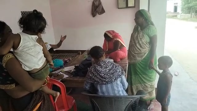 वजीरगंज के मझारा लुटई पुरवा में स्वास्थ्य विभाग ने कैंप लगाकर 0 से पाँच वर्ष तक के 30 बच्चों का टिकाकरण किया 