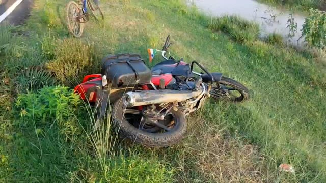 अहियापुर के समीप भट्ट बीघा जाने वाली सड़क पर बाइक दुर्घटना में एक व्यक्ति गंभीर रूप से हुआ जख्मी