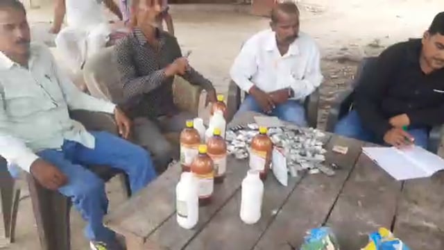 नवाबगंज क्षेत्र के कई गांव में पशु चिकित्सकों ने कैंप लगाकर वितरित की दवाई