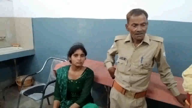 मथुरा के उदिया घढ़ी गांव की महिला ने अपने चचिया ससुर के लड़कों पर मारपीट व दुकानों पर अवैध कब्जे का आरोप लगाया 