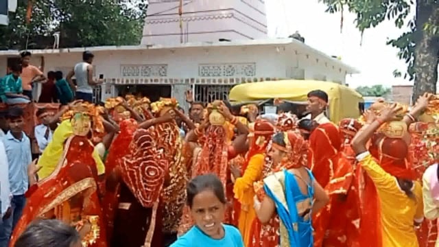 *राकेश नालंदा की रिपोर्ट*

अस्ता पंचायत के सलेमपुर गॉव से लेकर सूर्य मंदिर तक निकाली गयी भव्य कलश शोभा यात्रा 

