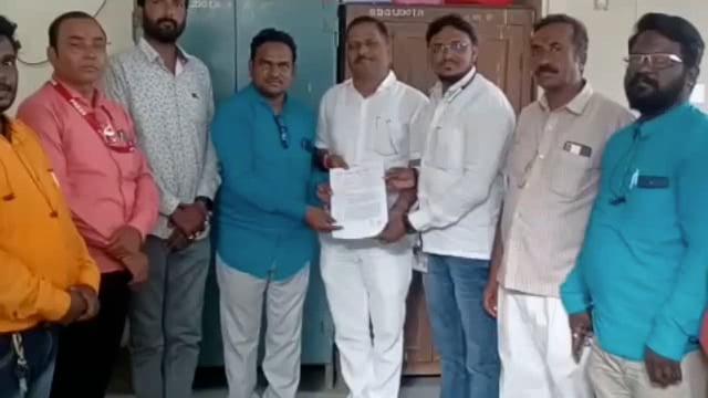 शहरातील मुख्य रस्त्यावरील अतिक्रमण काढा,उदगीर तालुका मराठी पत्रकार संघाचे उपजिल्हाधिकारी यांना निवेदन