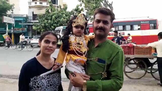 खबर औरैया से जन्माष्टमी के पर्व पर बच्चों के माता-पिता ने बच्चे को बनाया श्री कृष्णा 