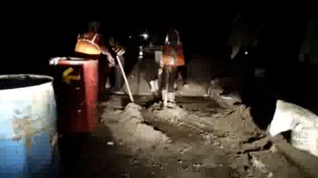 सरेनी क्षेत्र के गंगासे गंगा घाट में पुल में आई दरार के बाद मरम्मत कार्य किया गया शुरू।