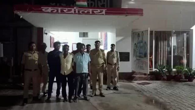 गुरसराय पुलिस द्वारा जुआ खेलते हुए चार युवकों को गिरफ्तार कर की कार्यवाही 
