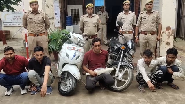 कोसीकला मैं पुलिस ने लूट की योजना बनाने वाले 5 अभियुक्त और एक बाल अपचारी को ईदगाह के पास से किया गिरफ्तार भेजा जेल