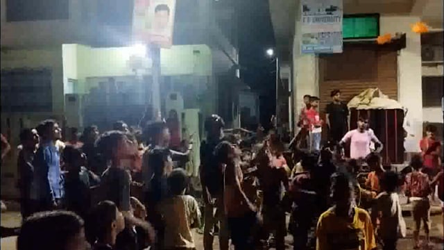 सिद्धार्थनगर जिले के विजयनगर मोहल्ले मे कान्हा की मटकी तोड़ो कार्यक्रम का आयोजन 