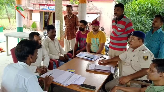 हसनगंज थाना प्रांगण में जनता दरबार का हुआ आयोजन, पूर्व से लंबित मामलों पर हुई सुनवाई