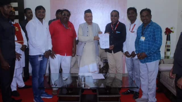 उदगीर शहरातील अतिक्रमण काढण्याची उदगीर पत्रकार संघाची राज्यपाल भगतसिंह कोश्यारी यांच्याकडे केली निवेदनाद्वारे मागणी