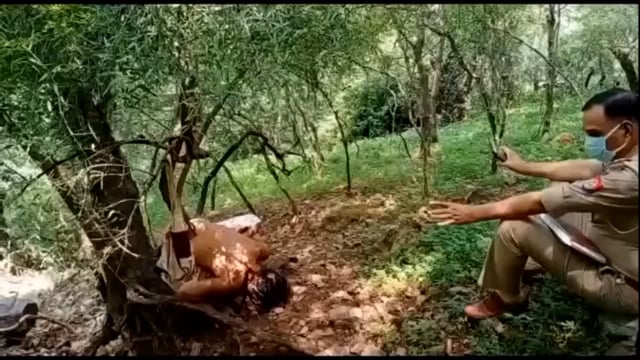 बरसाना में हुए मौनी बाबा हत्याकांड में पूर्व चेयरमैन सहित चार लोगों के खिलाफ हत्या का मामला हुआ दर्ज ।