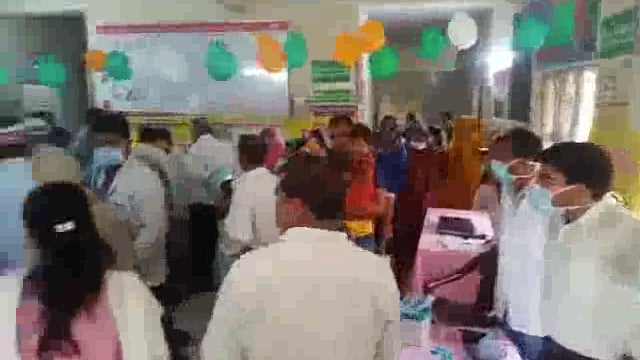 मथुरा की मांट तहसील के कस्बा सुरीर पीएचसी के स्वास्थ्य मेला में पहुंचे अपर मुख्य सचिव मोहन प्रसाद ने किया निरीक्षण