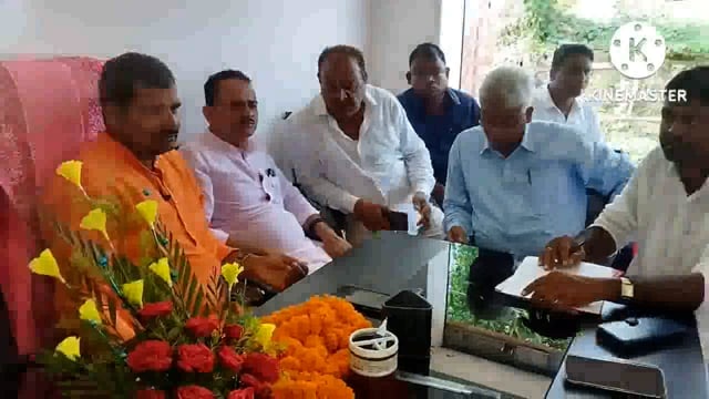 फुल्लीडुमर प्रखंड मुखिया संघ की बैठक में मनरेगा सहित कई योजनाओं एवं सुखाड़ पर हुई चर्चा