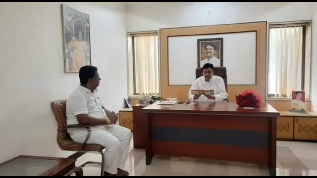 चंदरअण्णा प्रतिष्ठाणचे अध्यक्ष श्रीकांत पाटील यांनी माजी राज्यमंत्री दिलीपराव देशमुख यांची घेतली सदिच्छा भेट