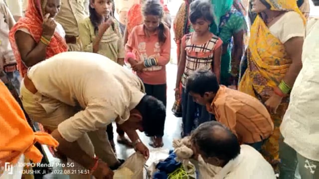 परिक्रमा करने आये श्रधालु का मानसी गंगा पर इस्नान करते समय चोरों ने बेग किया पार,पुलिस 3 लड़कियों को ले गयी साथ 