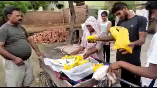 बेजुबान के लिए बिलख बिलख कर रोया परिवार।