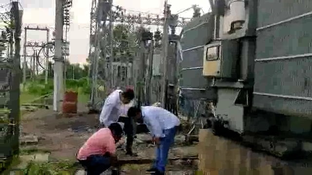 असरगंज पावर ग्रीड में शार्ट सर्किट की घटना को लेके विधुत अधीक्षण अभियंता ने किया जांच, दिया कई दिशा निर्देश।