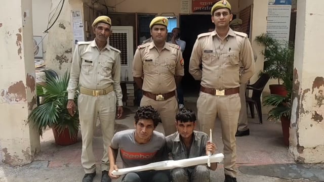 कोसीकला में पुलिस ने मुखबिर की सूचना पर बर्चावली रोड से चोरी के माल सहित दो अभियुक्त और एक बाल अपचारी किया गिरफ्तार