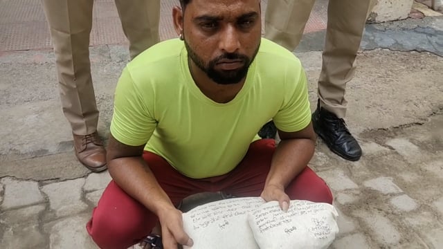 कोसीकला में पुलिस ने मुखबिर की सूचना पर एक अभियुक्त को 1 किलो 200 ग्राम गांजा में किया गिरफ्तार और भेजा जेल