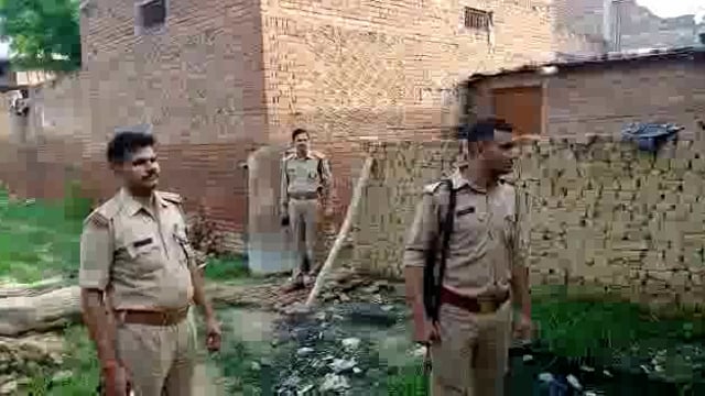 आबकारी विभाग ने शहर कोतवाली के पछिया बस्ती कच्ची शराब को लेकर की छापेमारी