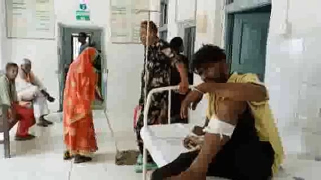 ब्रेक नहीं लगने से एक ट्रक ने दूसरे ट्रक में मारी टक्कर,चालक व सहचालक जख्मी   #accident 