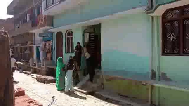 घर के बाहर सीढ़ी पर बैठे वृद्ध महिला की खून की पलटी होने से अचानक हुई मौत