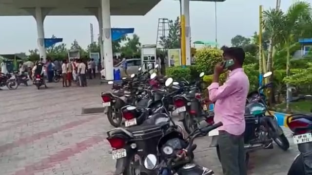 जनपद बहराइच के रेवती पुरवा में भाजपा विधायक पेट्रोल पंप पर अज्ञात चोरों ने कट्टे की नोक पर लूटा