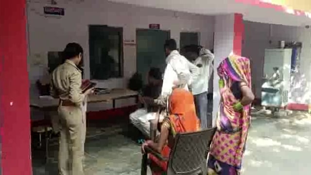 माट थाने पहुंची विवाहिता ने सास-ससुर व जेठ जेठानी पर लगाया दहेज उत्पीड़न का आरोप