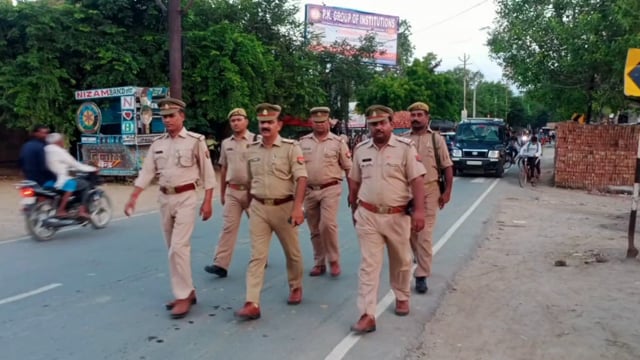 मॉट क्षेत्र के इंस्पेक्टर ललित भाटी ने कस्बे में किया पैदल मार्च और असामाजिक तत्वों पर रखी गई कड़ी नजर