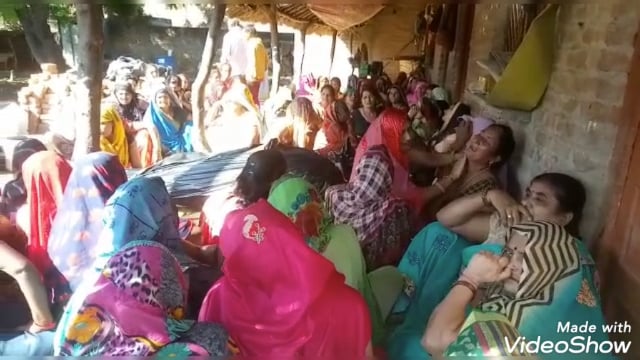 फंदे पर लटके मिले युवक का शव गांव पहुँचने पर मचा कोहराम