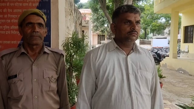 कोसीकला  पुलिस ने मुखबिर की सूचना पर उमराला नाले की पुलिया के पास से एक अभियुक्त 200 पव्वा देसी शराब सहित किया गिरफ्तार